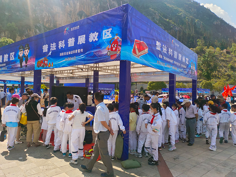 星空体育：科技活动周消防器材装备展示引人关注(图1)