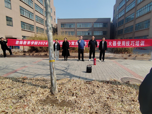 东营职业学院教师教育学院开展2024年春季学生公寓消防安全应急逃生演练暨灭火器使用技巧培训活动(图3)