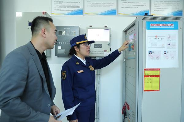 星空体育网站：烟台高新消防开展“五一”假期消防安全集中夜查行动(图2)