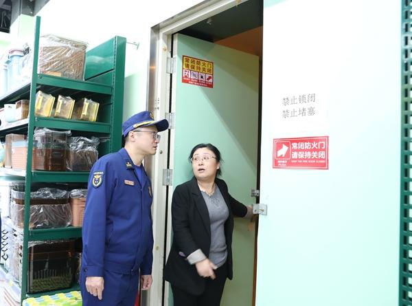 星空体育网站：烟台高新消防开展“五一”假期消防安全集中夜查行动(图3)