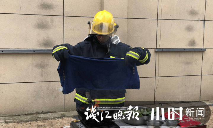 直播回放｜家里油锅突然起火！杭州消防小哥哥手把手教你小白灭火技巧(图5)