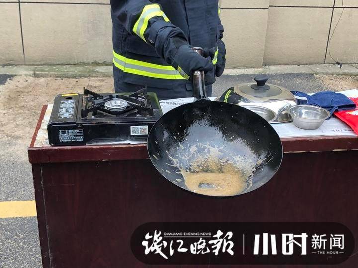 直播回放｜家里油锅突然起火！杭州消防小哥哥手把手教你小白灭火技巧(图4)