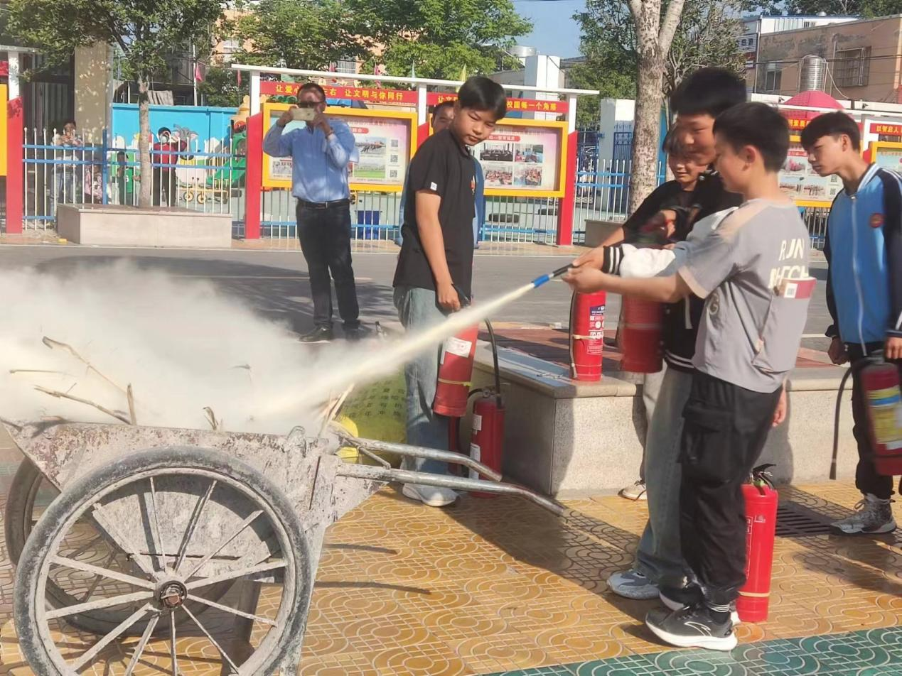 灵璧县范桥学校：水火无情人有情防震减灾我先行(图2)