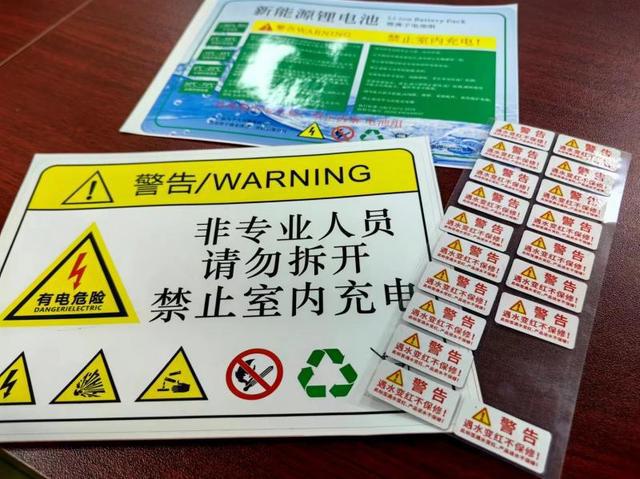 男子在出租屋“手攒”电动车电瓶牟利被警方抓获床边摆满灭火器称：我也怕起火(图5)