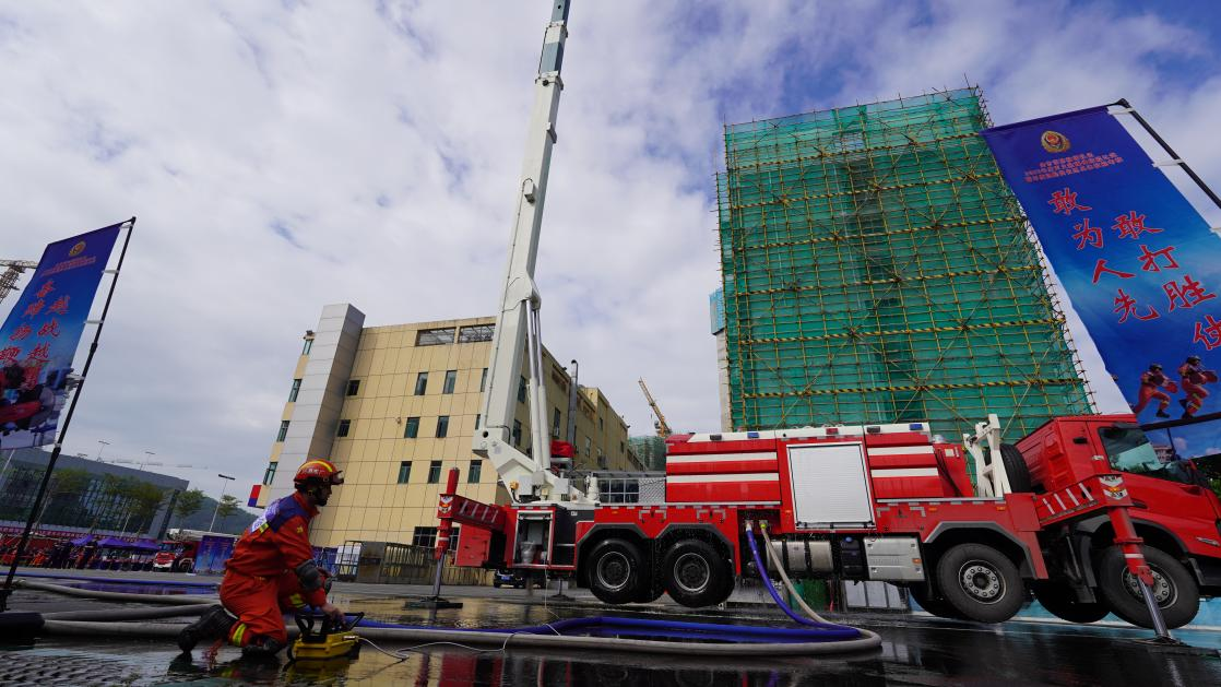 深圳消防成功举办全市消防救援队伍灭火救援体技能比武(图2)