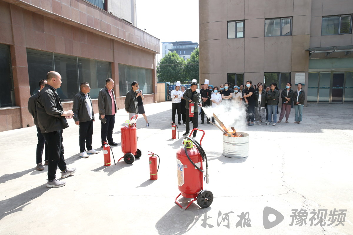 星空体育：国网博爱县供电公司：“实战+讲解”提升全员消防意识(图2)