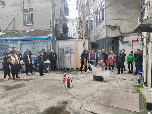 娄桥街道古岸头村开展居住出租房消防演练培训活动(图2)
