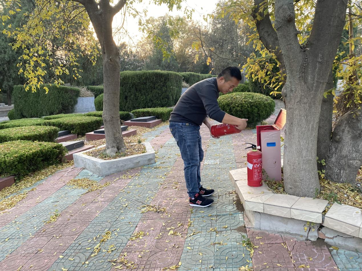 星空体育网站：凤阳县烈士陵园开展“端午”节前安全生产大检查(图1)