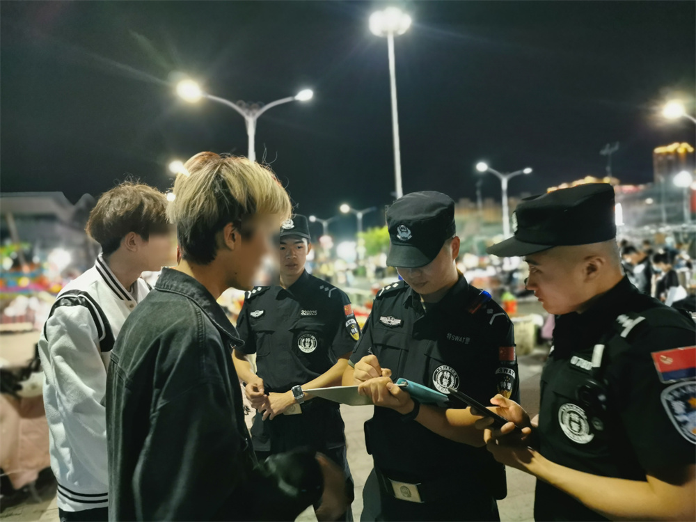 灌云公安：“警”色相随全力以“护”(图3)