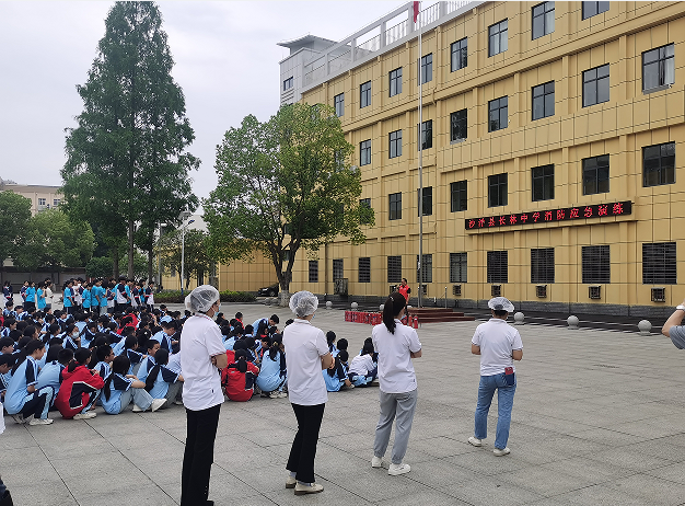 沙洋：开展灭火实操演练筑牢校园安全防线(图1)