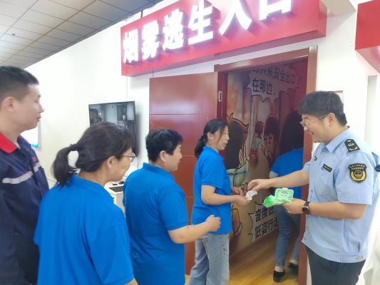 济宁市微山县应急管理局组织企业员工开展“安全生产月”警示教育暨安全体验活动(图3)