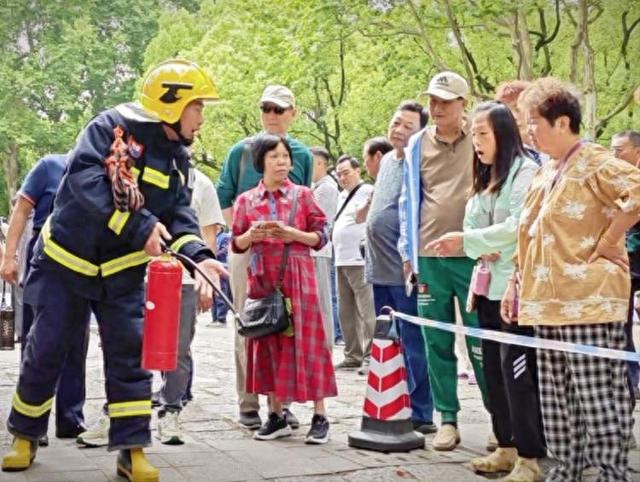 我省集中销毁侵权假冒伪劣商品(图1)