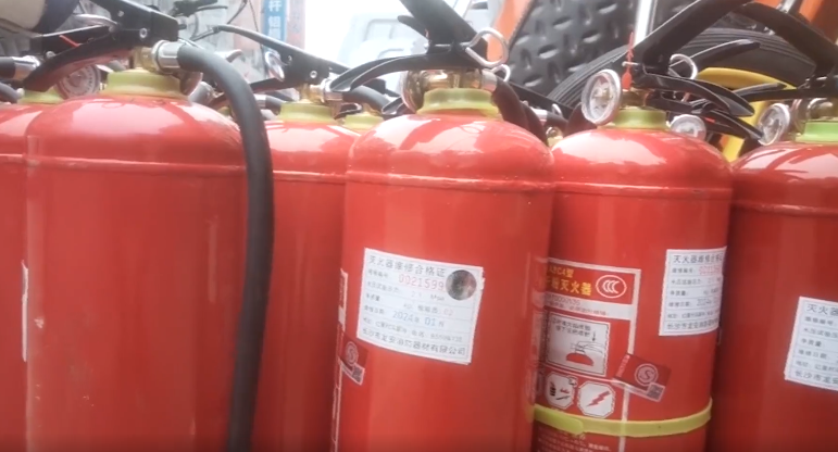 央视3·15｜灭不了火的灭火器：有效成分含量不足公开兜售(图1)