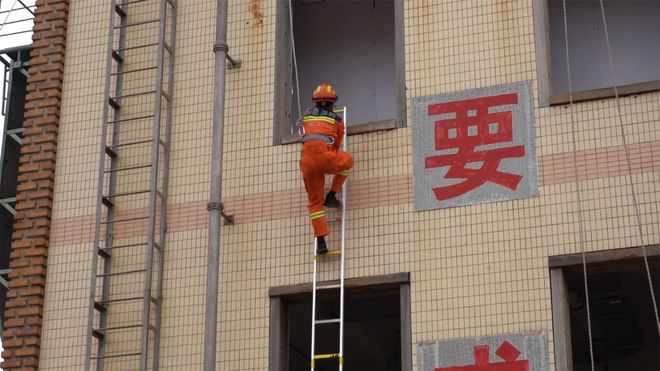 江门消防联合多部门开展2024年“安全生产月”消防站开放活动(图3)