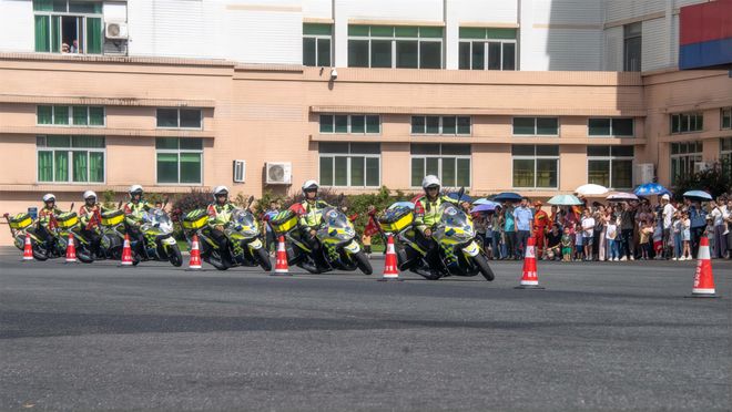 江门消防联合多部门开展2024年“安全生产月”消防站开放活动(图2)