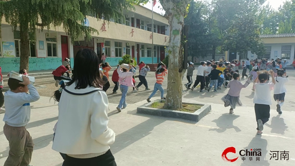 西平县焦庄毛寨小学开展消防安全演练活动(图1)