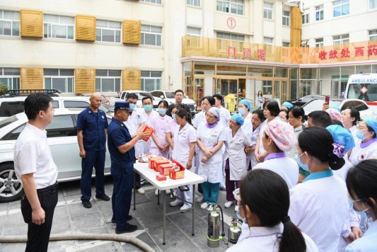 济宁市任城区妇幼保健院：全员参与消防实操演练提升安全应急管理水平(图4)