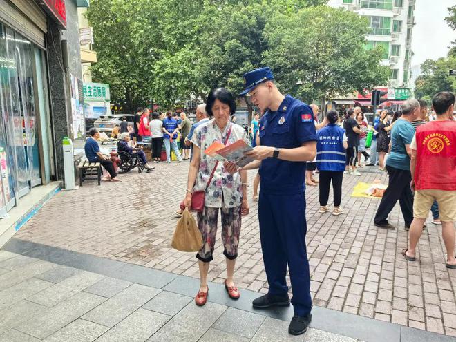 游仙消防齐上阵！掀起“安全生产月”宣传热潮！(图5)