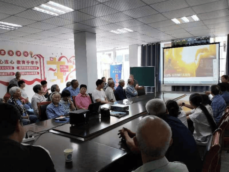 星空体育网站：巴南区麻柳嘴镇：消防演练进社区筑牢安全“防火墙”(图4)