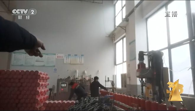 越灭火越大！劣质灭火器厂家否认生产非标器网友：嘴硬！(图4)