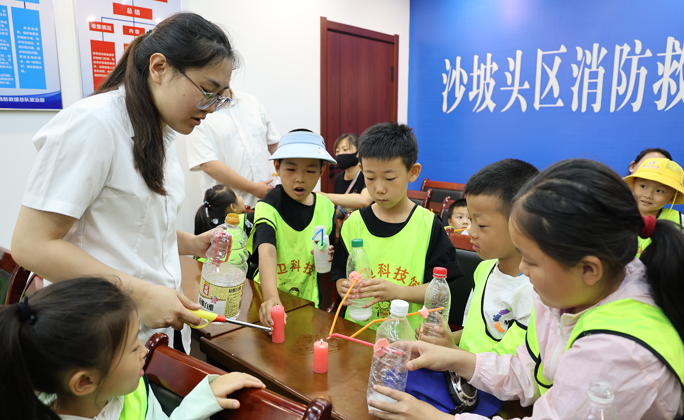 星空体育网站：中卫消防联合开展“消防科普行安全入人心”活动(图1)