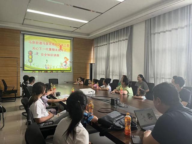 秦都区马泉街道马泉花苑社区关工委开展暑期未成年人安全知识讲座(图1)