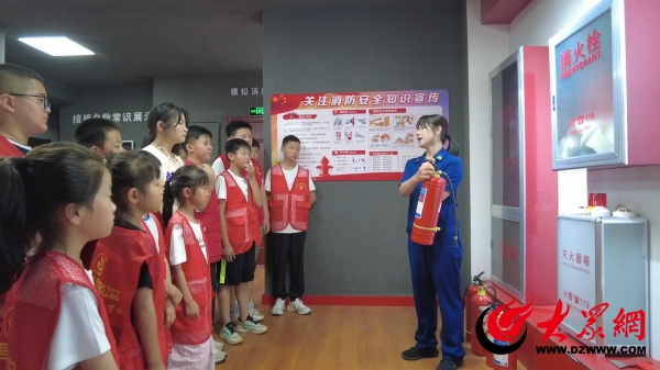 山东滨州：“火焰蓝”遇上“志愿红”公益志愿者走进消防救援站(图1)
