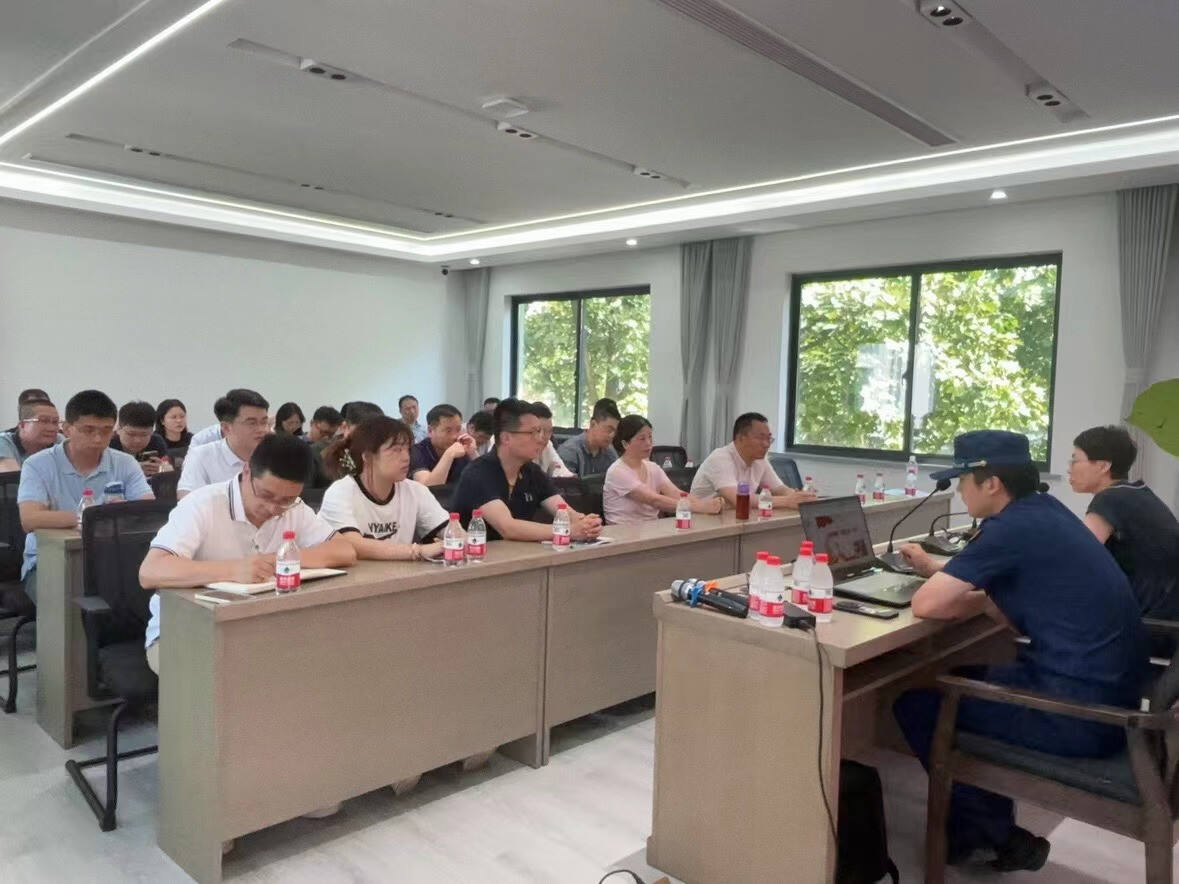 北仑消防大队走进区纪委开展消防安全知识培训会(图2)