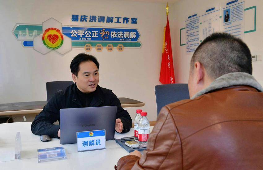 武汉黄陂：党建引领强担当将机关党员先锋模范作用向基层一线延伸(图2)