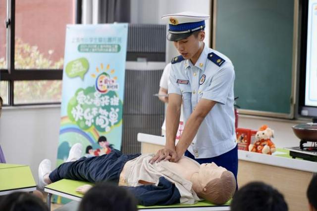 “蓝朋友”+上海推出“青少年暑期消防科普志愿行”“消防安全课”送进“暑托班”(图5)