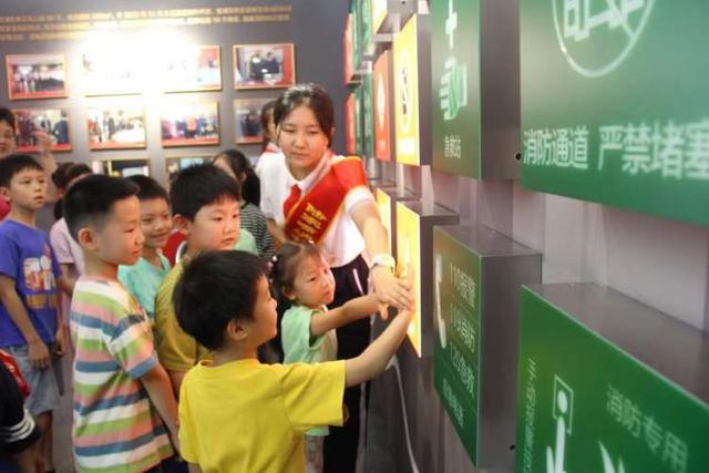 沿滩区黄市镇组织网格员开展消防应急培训演练(图2)