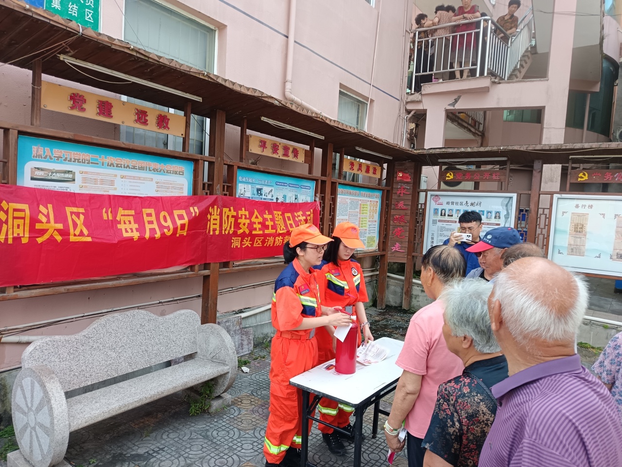 星空体育网站：洞头开展“珍视生命守护平安”消防安全攻坚月宣传活动(图2)
