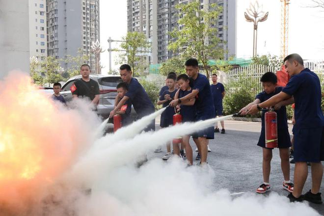 别样暑假！乐山消防举办免费夏令营50名孩子沉浸式体验消防生活(图1)