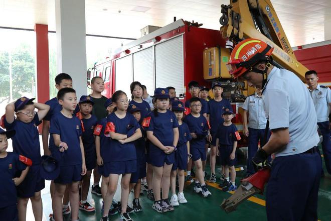 别样暑假！乐山消防举办免费夏令营50名孩子沉浸式体验消防生活(图2)