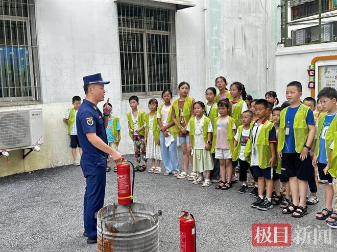 安全不放假！武汉消防走进暑期托管班为孩子们带来消防知识小课堂(图3)