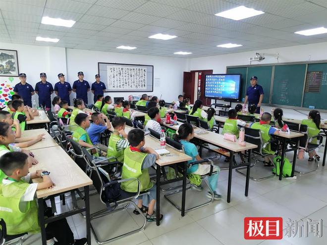 安全不放假！武汉消防走进暑期托管班为孩子们带来消防知识小课堂(图2)