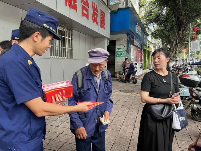 宣传“五进”｜金口河消防：消防宣传入人心走街串巷送安全(图3)