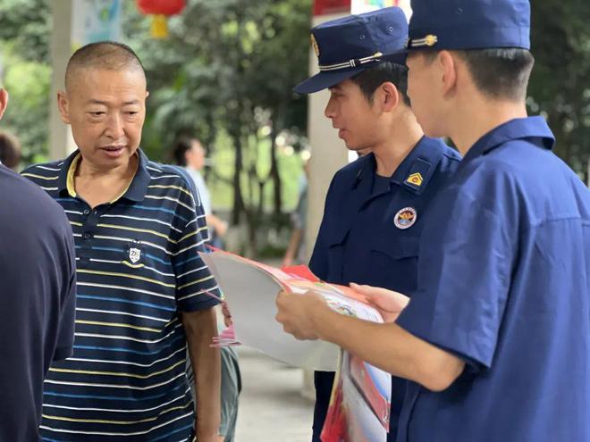 宣传“五进”｜金口河消防：消防宣传入人心走街串巷送安全(图1)