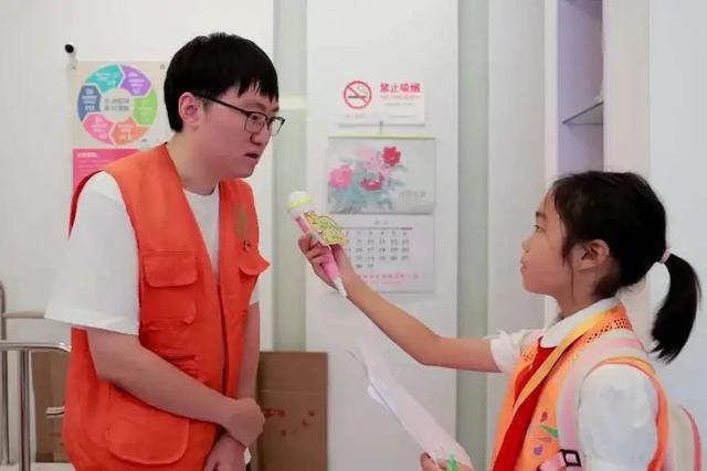 消防车有什么“秘密”？穿戴消防装备感受如何？“大宁少年推荐官”体验了一把→(图9)