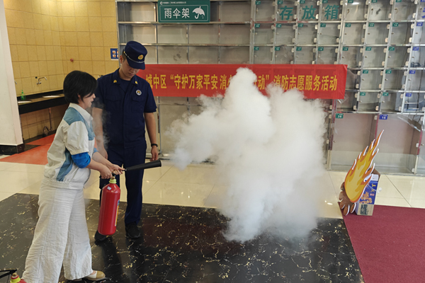 广西中烟柳州卷烟厂联合开展消防安全知识普及活动(图1)