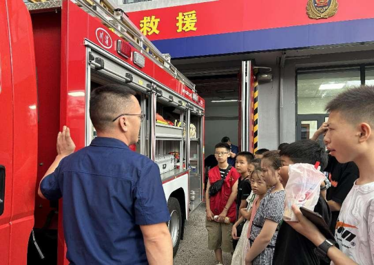 “消防趣体验安全伴我行”太原万柏林区少年儿童暑期社会实践营(图1)