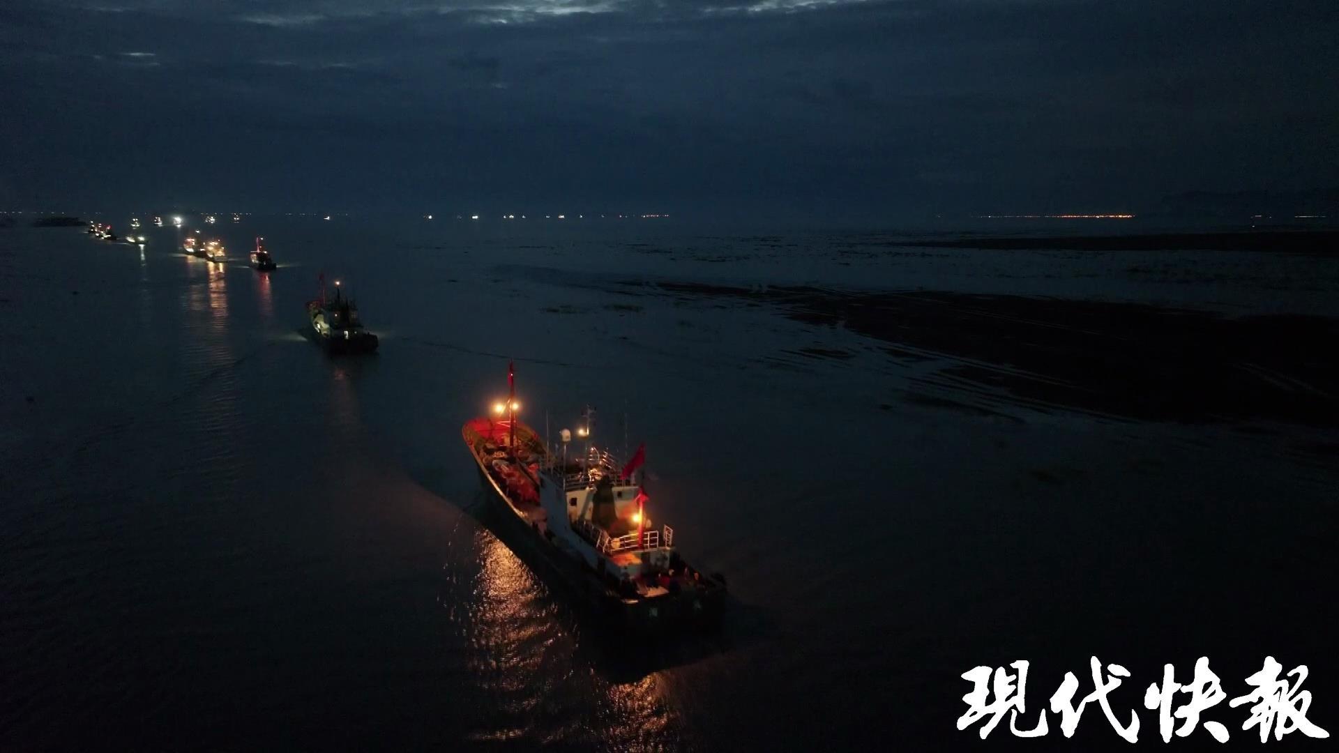 凌晨开海连云港赣榆1473艘渔船开启捕捞作业(图1)
