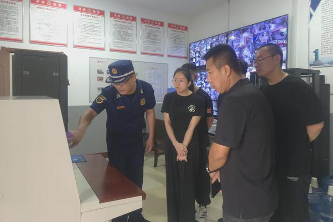 星空体育：翼城县消防救援大队召开多业态混合经营场所警示教育约谈会(图2)