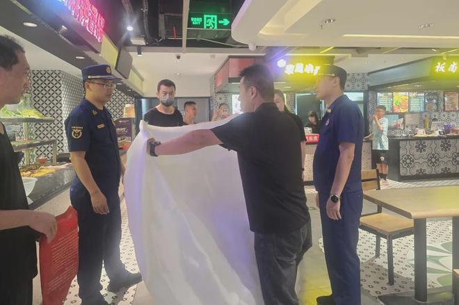 星空体育：翼城县消防救援大队召开多业态混合经营场所警示教育约谈会(图3)