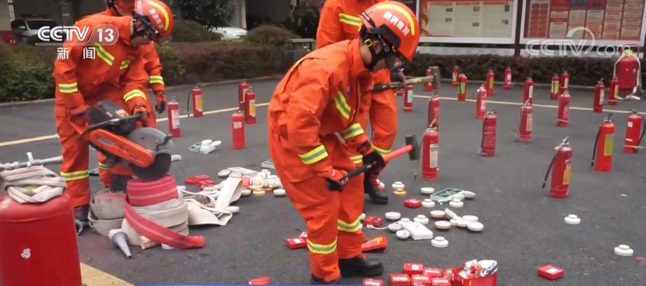 不要让救命器材成为摆设各地集中销毁假冒伪劣消防产品(图2)
