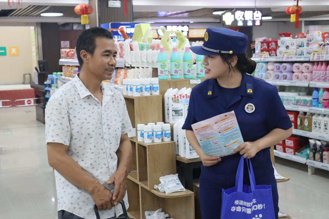 星空体育：若羌：超市变身消防课堂安全知识直击人心(图1)