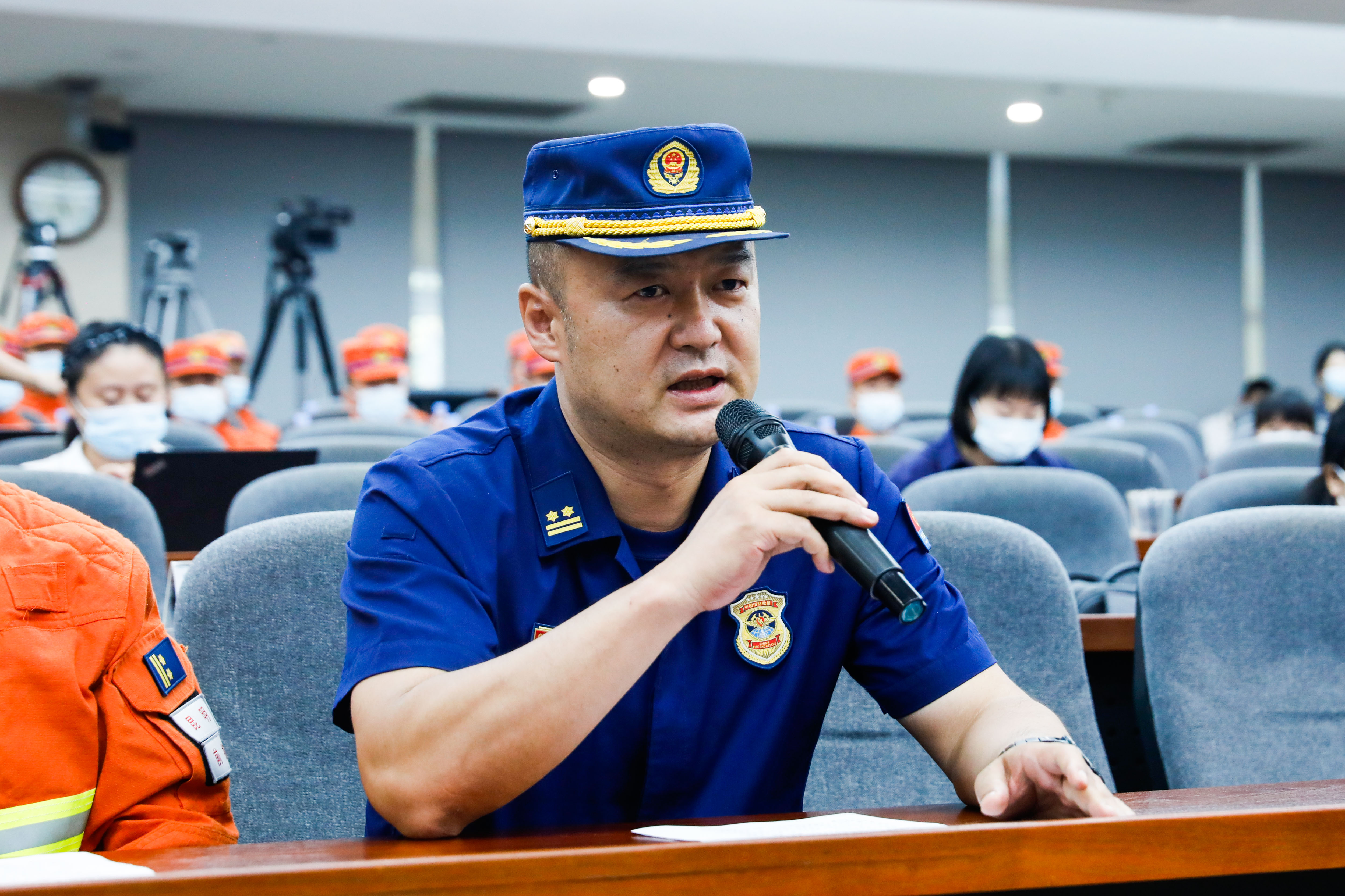 防灾减灾小常识：公共场所火灾逃生技巧(图2)