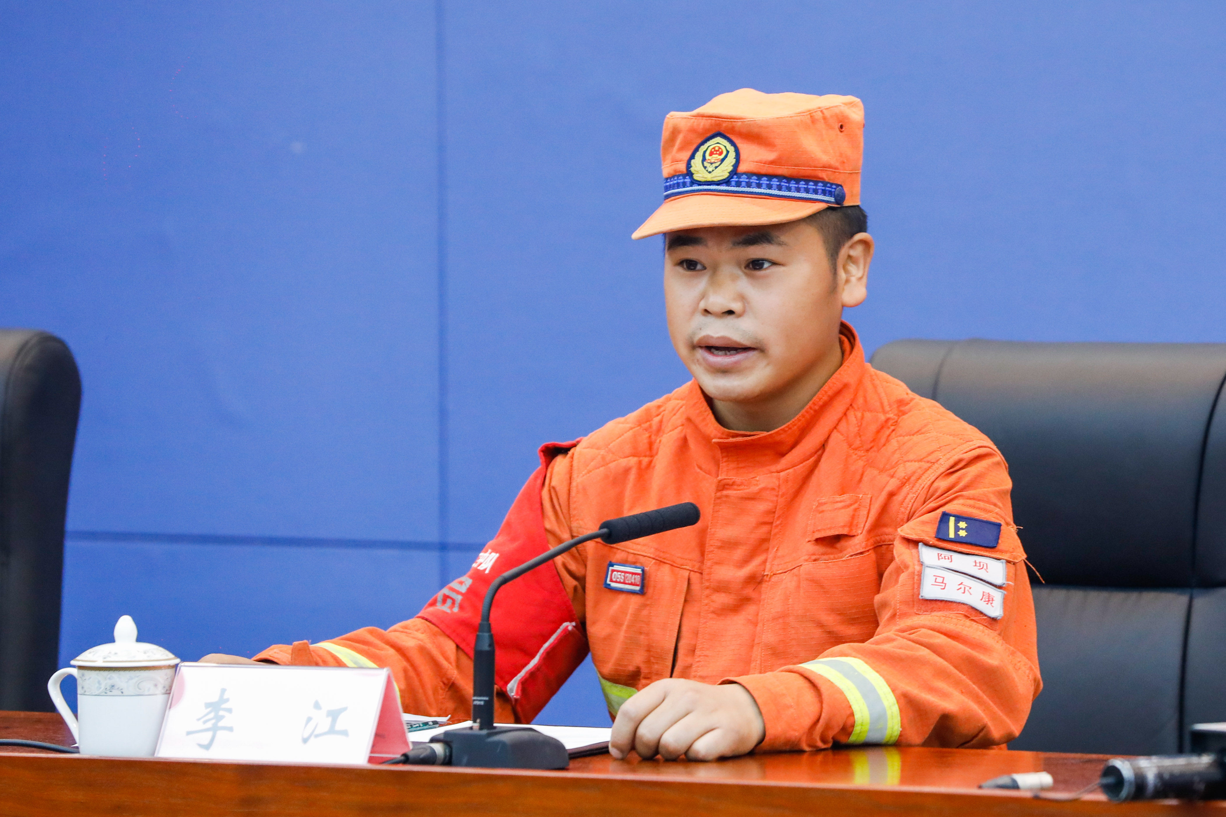 防灾减灾小常识：公共场所火灾逃生技巧(图4)