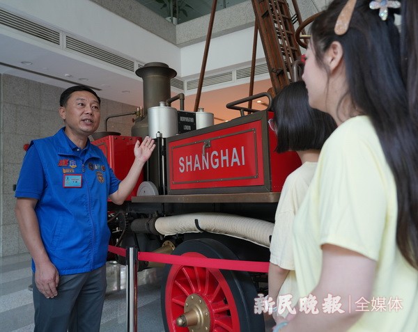上海市消防志愿服务总队举行星级志愿者颁证仪式(图1)
