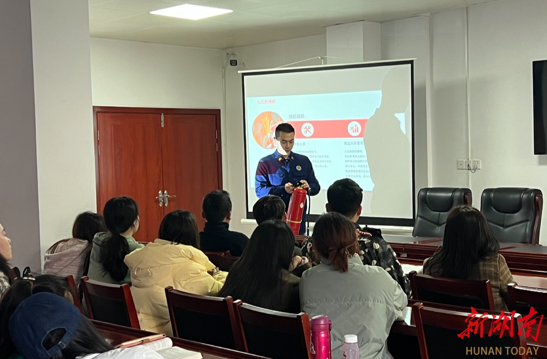 消防安全培训学会消防器材使用(图1)